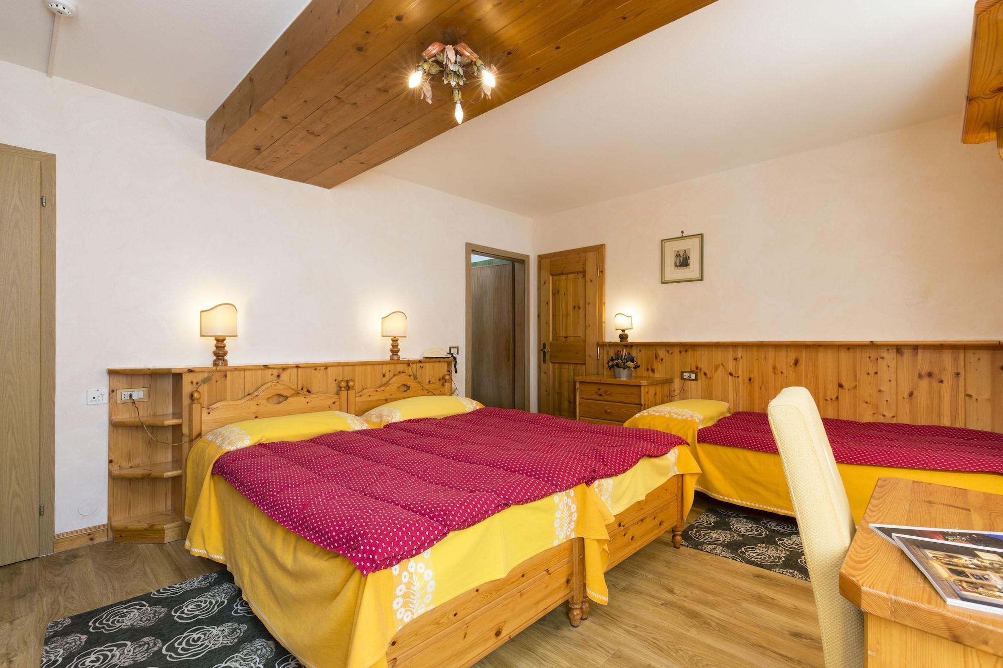Hotel Pontechiesa กอร์ตินาดัมเปซโซ ภายนอก รูปภาพ